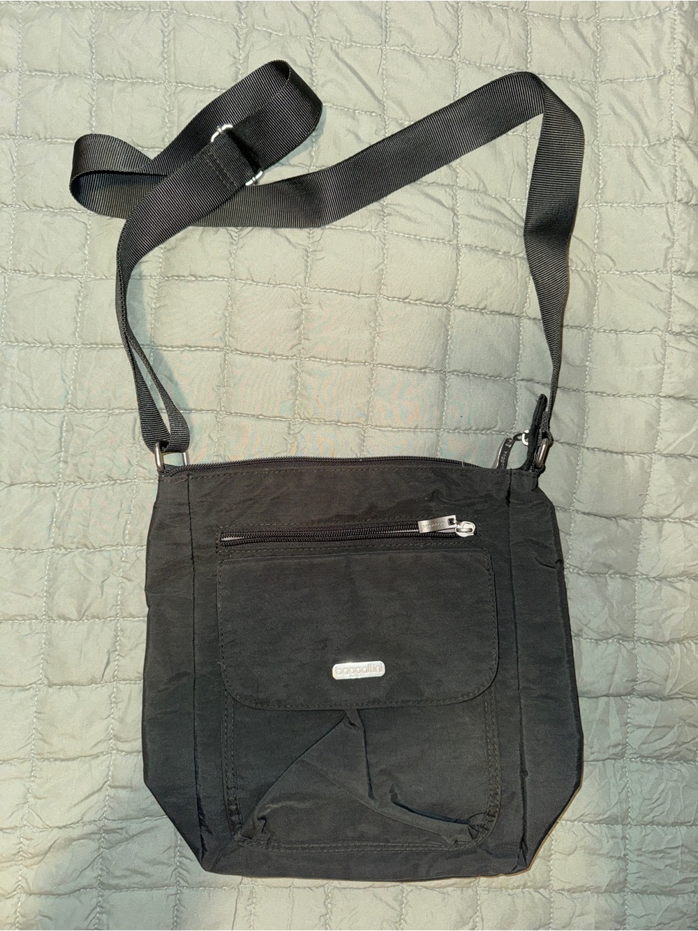 Baggallini Grey Crossbody Shoulder Bag